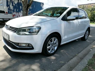 2011 VOLKSWAGEN POLO 6 HATCHBACK 1.6 COMFORT LINE MANUAL TRANSMISSION IN EXCELLENT CONDITION