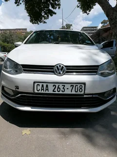 2011 VOLKSWAGEN POLO 6 HATCHBACK 1.6 COMFORT LINE MANUAL TRANSMISSION IN EXCELLENT CONDITION