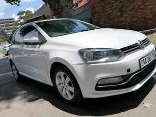 2011 VOLKSWAGEN POLO 6 HATCHBACK 1.6 COMFORT LINE MANUAL TRANSMISSION IN EXCELLENT CONDITION