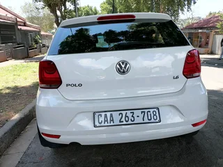 2011 VOLKSWAGEN POLO 6 HATCHBACK 1.6 COMFORT LINE MANUAL TRANSMISSION IN EXCELLENT CONDITION