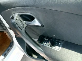 2011 VOLKSWAGEN POLO 6 HATCHBACK 1.6 COMFORT LINE MANUAL TRANSMISSION IN EXCELLENT CONDITION