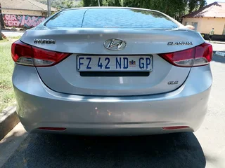 2013 HYUNDAI ELANTRA 1.6 MANUAL TRANSMISSION IN EXCELLENT CONDITION