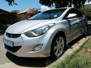 2013 HYUNDAI ELANTRA 1.6 MANUAL TRANSMISSION IN EXCELLENT CONDITION