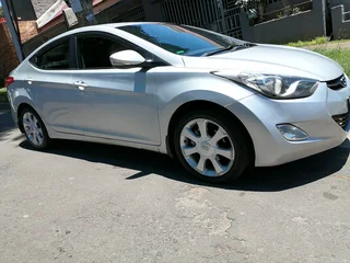 2013 HYUNDAI ELANTRA 1.6 MANUAL TRANSMISSION IN EXCELLENT CONDITION