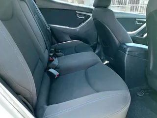 2013 HYUNDAI ELANTRA 1.6 MANUAL TRANSMISSION IN EXCELLENT CONDITION