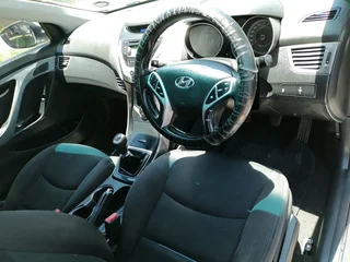 2013 HYUNDAI ELANTRA 1.6 MANUAL TRANSMISSION IN EXCELLENT CONDITION