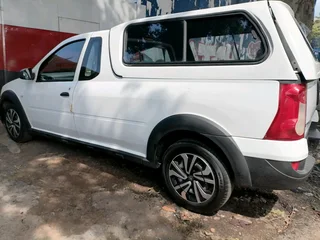 2013 NISSAN NP200 BAKKIE 1.6 MANUAL TRANSMISSION IN EXCELLENT CONDITION