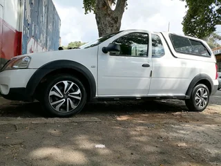 2013 NISSAN NP200 BAKKIE 1.6 MANUAL TRANSMISSION IN EXCELLENT CONDITION
