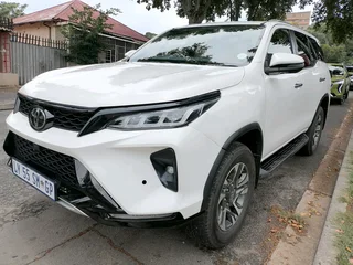 2024 TOYOTA FORTUNER 2.8 VX GD6 AUTOMATIC TRANSMISSION IN EXCELLENT CONDITION WITH SERVICE BOOK