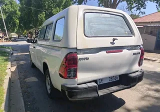 2020 TOYOTA HILUX SINGLE CAB 2.4 GD6 4X2 MANUAL TRANSMISSION IN EXCELLENT CONDITION WITH CANOPY