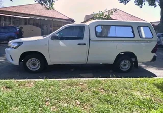 2020 TOYOTA HILUX SINGLE CAB 2.4 GD6 4X2 MANUAL TRANSMISSION IN EXCELLENT CONDITION WITH CANOPY