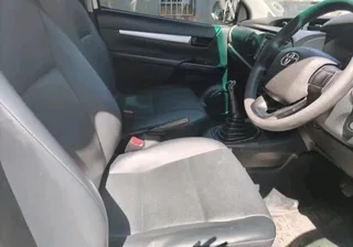 2020 TOYOTA HILUX SINGLE CAB 2.4 GD6 4X2 MANUAL TRANSMISSION IN EXCELLENT CONDITION WITH CANOPY