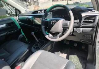 2020 TOYOTA HILUX SINGLE CAB 2.4 GD6 4X2 MANUAL TRANSMISSION IN EXCELLENT CONDITION WITH CANOPY