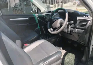 2020 TOYOTA HILUX SINGLE CAB 2.4 GD6 4X2 MANUAL TRANSMISSION IN EXCELLENT CONDITION WITH CANOPY