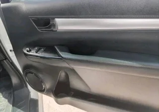 2020 TOYOTA HILUX SINGLE CAB 2.4 GD6 4X2 MANUAL TRANSMISSION IN EXCELLENT CONDITION WITH CANOPY