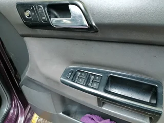 2005 VOLKSWAGEN POLO CLASSIC 1.6 MANUAL TRANSMISSION IN EXCELLENT CONDITION