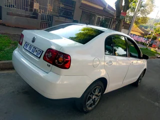 2016 VOLKSWAGEN POLO VIVO SEDAN 1.6 MANUAL TRANSMISSION IN EXCELLENT CONDITION WITH SPARE KEYS