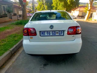 2016 VOLKSWAGEN POLO VIVO SEDAN 1.6 MANUAL TRANSMISSION IN EXCELLENT CONDITION WITH SPARE KEYS