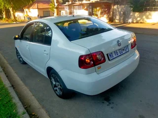 2016 VOLKSWAGEN POLO VIVO SEDAN 1.6 MANUAL TRANSMISSION IN EXCELLENT CONDITION WITH SPARE KEYS