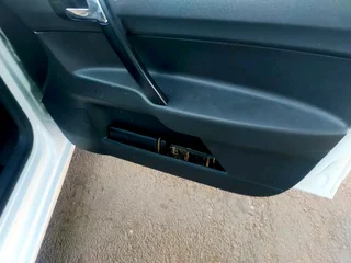 2016 VOLKSWAGEN POLO VIVO SEDAN 1.6 MANUAL TRANSMISSION IN EXCELLENT CONDITION WITH SPARE KEYS