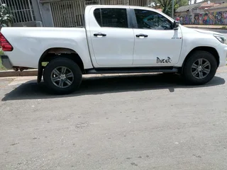 2018 TOYOTA HILUX DOUBLE CAB 2.8 GD6 DAKAR 4X4 AUTOMATIC TRANSMISSION IN EXCELLENT CONDITION