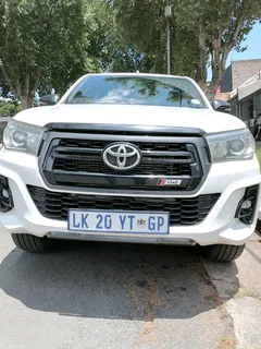 2018 TOYOTA HILUX DOUBLE CAB 2.8 GD6 DAKAR 4X4 AUTOMATIC TRANSMISSION IN EXCELLENT CONDITION