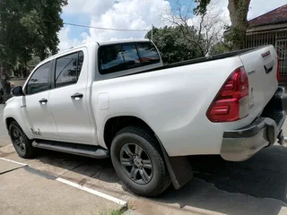2018 TOYOTA HILUX DOUBLE CAB 2.8 GD6 DAKAR 4X4 AUTOMATIC TRANSMISSION IN EXCELLENT CONDITION