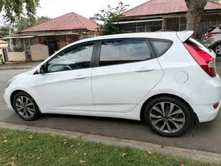 2017 HYUNDAI ACCENT 1.6 AUTOMATIC TRANSMISSION IN EXCELLENT CONDITION