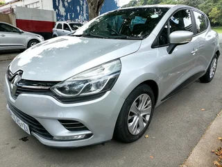 2017 RENAULT CLIO 4 900T MANUAL TRANSMISSION IN EXCELLENT CONDITION WITH SERVICE BOOK AND SPARE KEYS