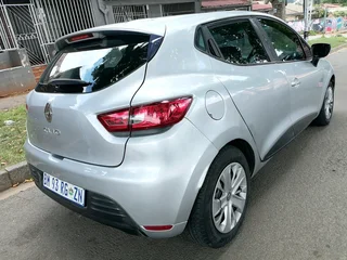 2017 RENAULT CLIO 4 900T MANUAL TRANSMISSION IN EXCELLENT CONDITION WITH SERVICE BOOK AND SPARE KEYS