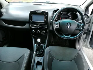 2017 RENAULT CLIO 4 900T MANUAL TRANSMISSION IN EXCELLENT CONDITION WITH SERVICE BOOK AND SPARE KEYS
