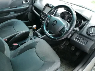 2017 RENAULT CLIO 4 900T MANUAL TRANSMISSION IN EXCELLENT CONDITION WITH SERVICE BOOK AND SPARE KEYS