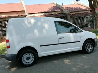 2010 VOLKSWAGEN CADDY 1.6 PANEL VAN MANUAL TRANSMISSION IN EXCELLENT CONDITION