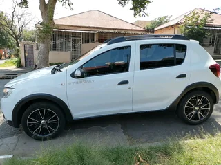 2019 RENAULT SANDERO 900T MANUAL TRANSMISSION IN EXCELLENT CONDITION WITH SERVICE BOOK