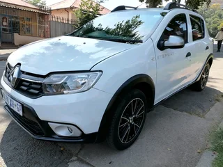 2019 RENAULT SANDERO 900T MANUAL TRANSMISSION IN EXCELLENT CONDITION WITH SERVICE BOOK