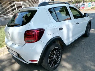 2019 RENAULT SANDERO 900T MANUAL TRANSMISSION IN EXCELLENT CONDITION WITH SERVICE BOOK