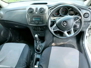 2019 RENAULT SANDERO 900T MANUAL TRANSMISSION IN EXCELLENT CONDITION WITH SERVICE BOOK