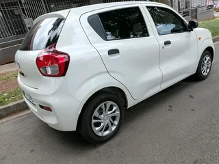 2024 TOYOTA VITZ 1.0 MANUAL TRANSMISSION IN EXCELLENT CONDITION WITH SERVICE BOOK