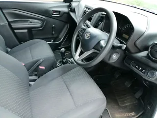 2024 TOYOTA VITZ 1.0 MANUAL TRANSMISSION IN EXCELLENT CONDITION WITH SERVICE BOOK