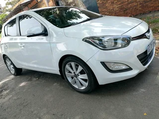 2013 HYUNDAI I20 MANUAL TRANSMISSION IN EXCELLENT CONDITION 1.4 WITH SPARE KEYS