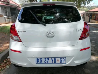 2013 HYUNDAI I20 MANUAL TRANSMISSION IN EXCELLENT CONDITION 1.4 WITH SPARE KEYS