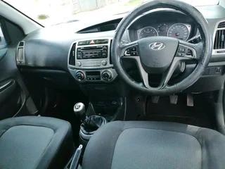 2013 HYUNDAI I20 MANUAL TRANSMISSION IN EXCELLENT CONDITION 1.4 WITH SPARE KEYS