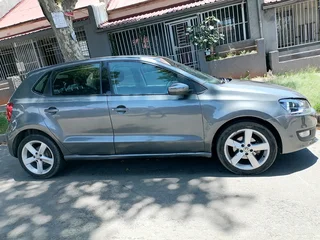 2014 Volkswagen Polo 6 Hatchback 1.6 Comfort Line Manual Transmission In Excellent Condition