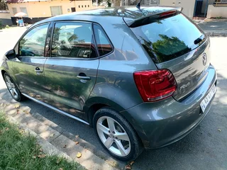 2014 VOLKSWAGEN POLO 6 HATCHBACK 1.6 COMFORT LINE MANUAL TRANSMISSION IN EXCELLENT CONDITION