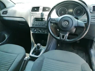 2014 VOLKSWAGEN POLO 6 HATCHBACK 1.6 COMFORT LINE MANUAL TRANSMISSION IN EXCELLENT CONDITION