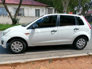 2013 FORD FIGO 1.4 MANUAL TRANSMISSION IN EXCELLENT CONDITION