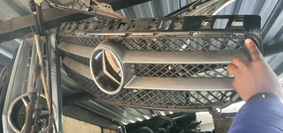 W176 front grill