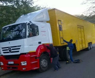 Vervoer Meubels, Koerier en Versorg Voertuie Landwyd - Moving Furniture, Courier and Car Carriers..