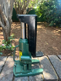 Heavy Duty Hydraulic Tow Jack 2 Ton