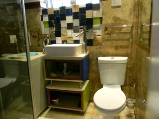 Spacious Room to Rent in Rosebank